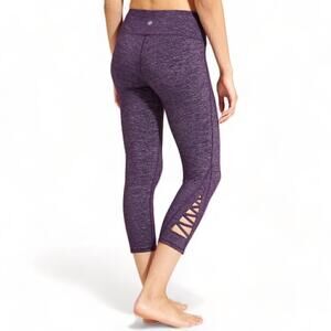 Athleta Purple Drama Mid Rise Quest Criss Cross Chaturanga Capri Legging Sz XXS